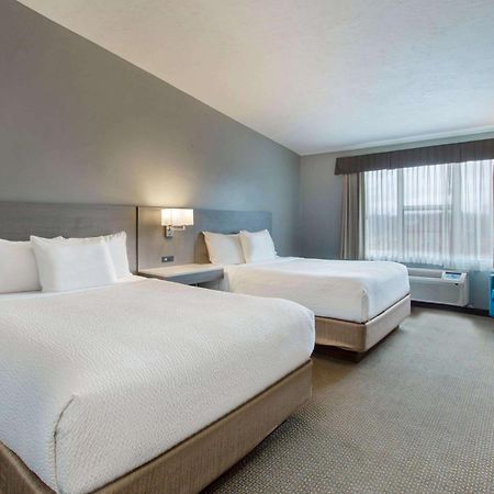 Days Inn & Suites By Wyndham Moncton Exterior photo