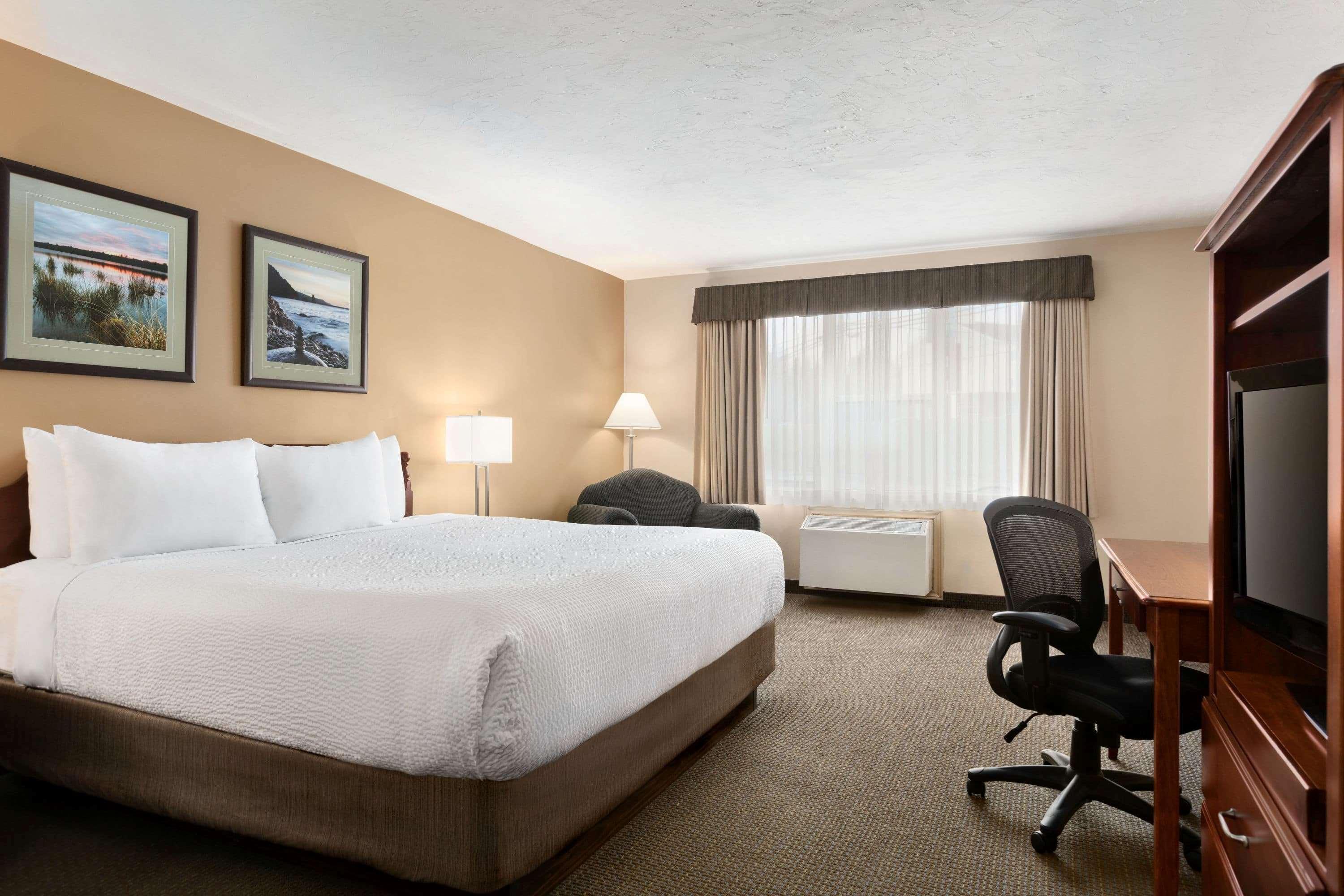 Days Inn & Suites By Wyndham Moncton Exterior photo