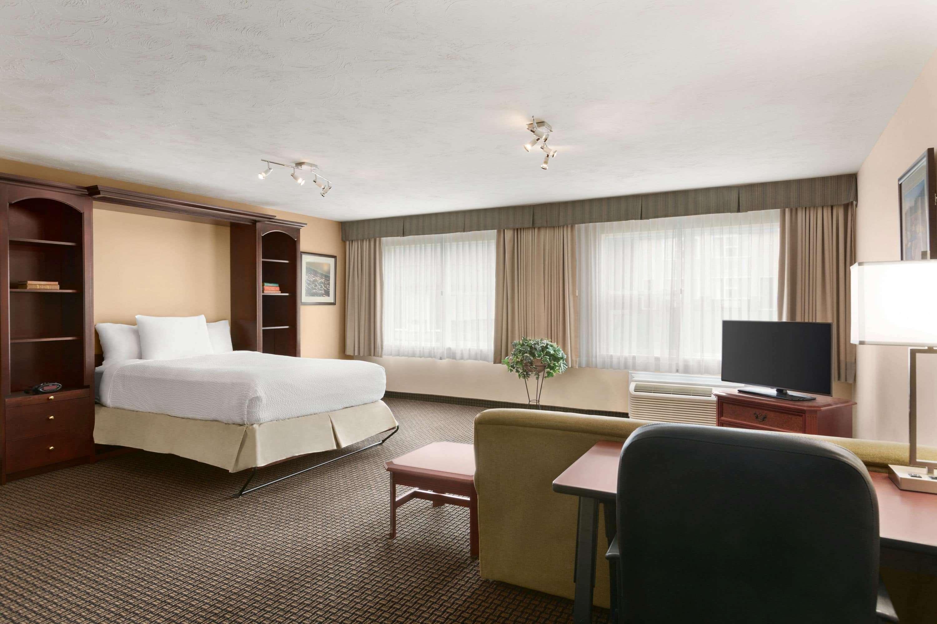 Days Inn & Suites By Wyndham Moncton Exterior photo