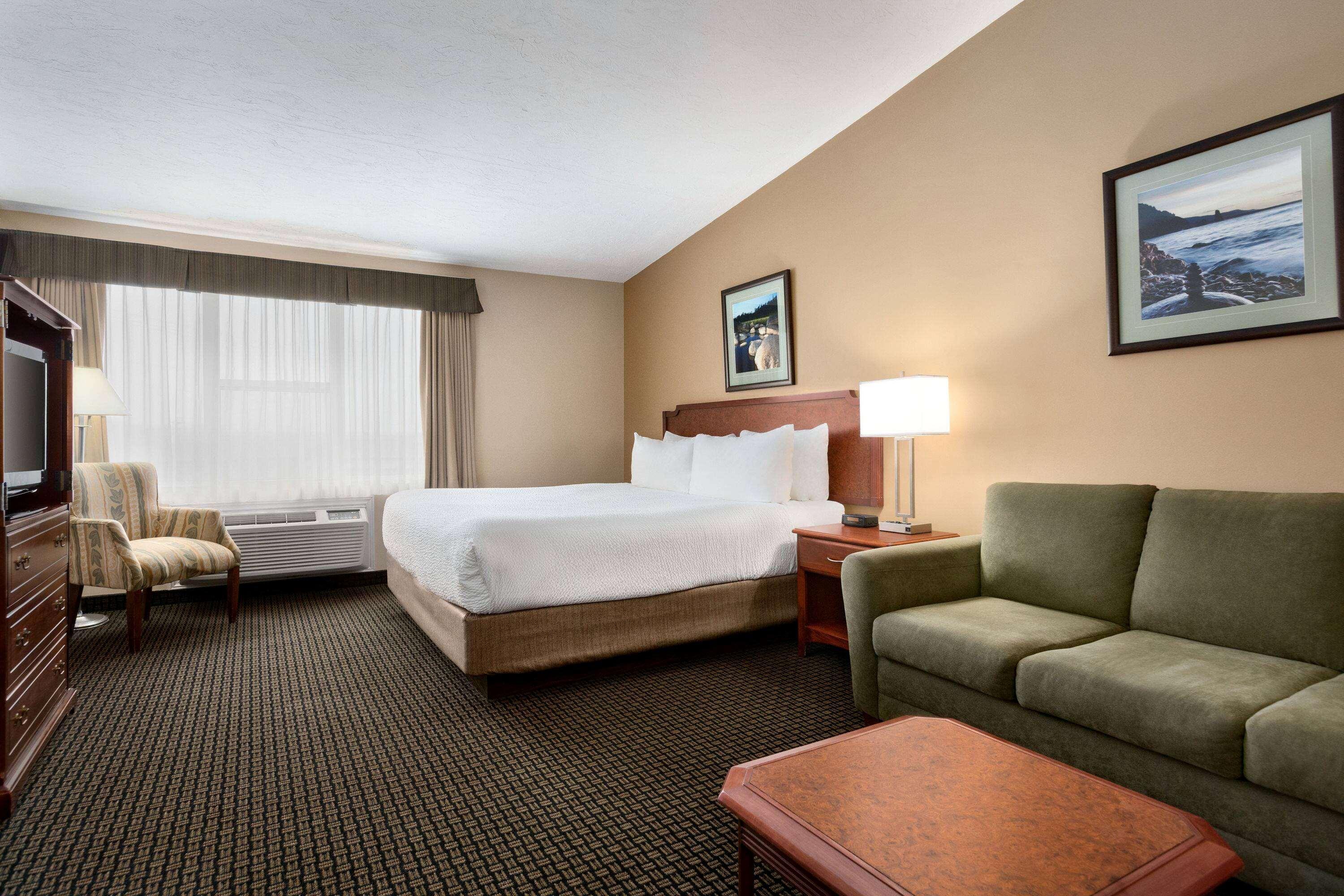 Days Inn & Suites By Wyndham Moncton Exterior photo