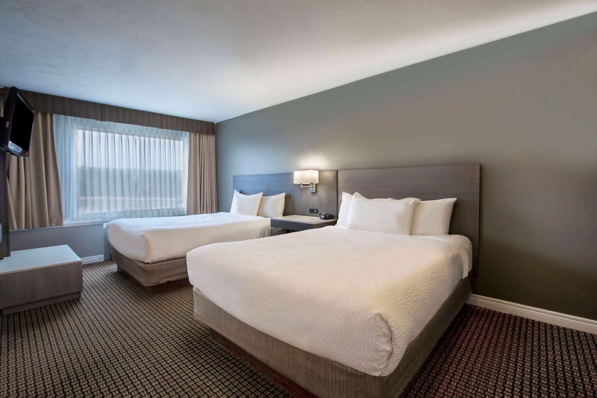 Days Inn & Suites By Wyndham Moncton Exterior photo