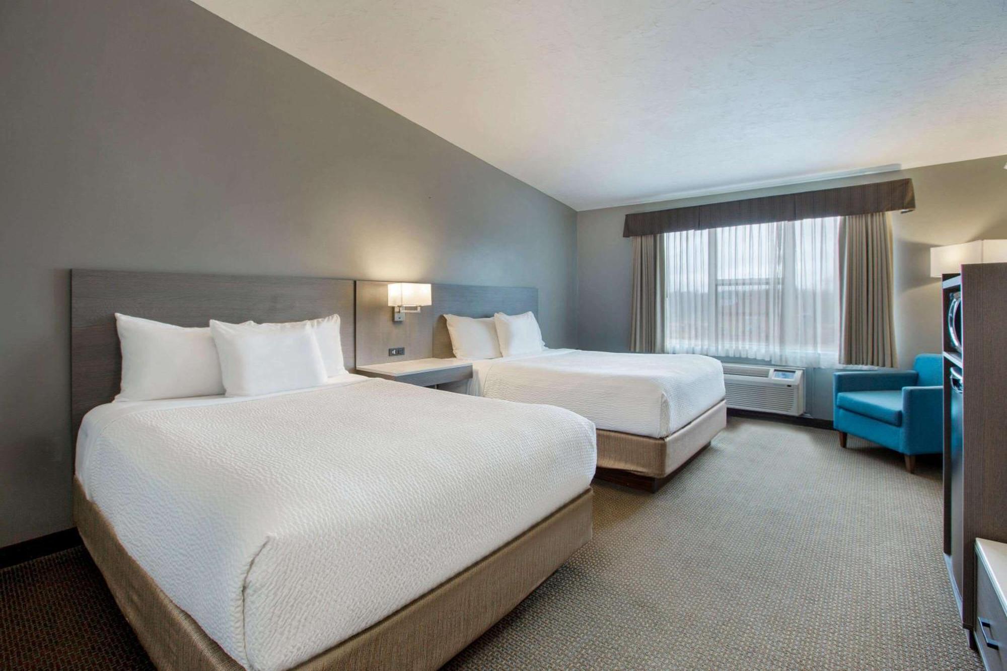 Days Inn & Suites By Wyndham Moncton Exterior photo
